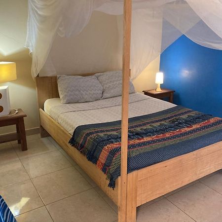 Chez Medzo Et Patou Hotell Popenguine Exteriör bild