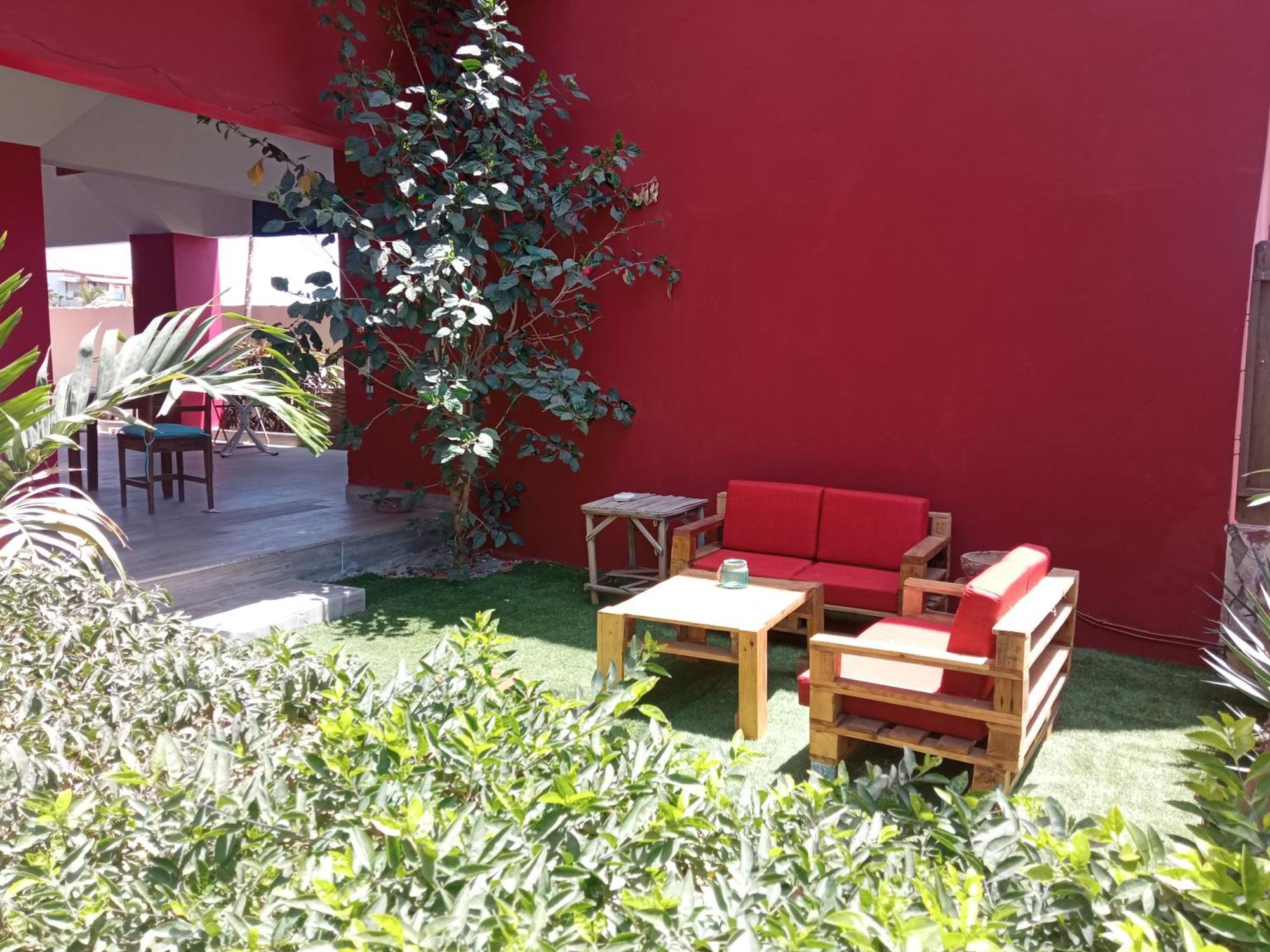 Chez Medzo Et Patou Hotell Popenguine Exteriör bild