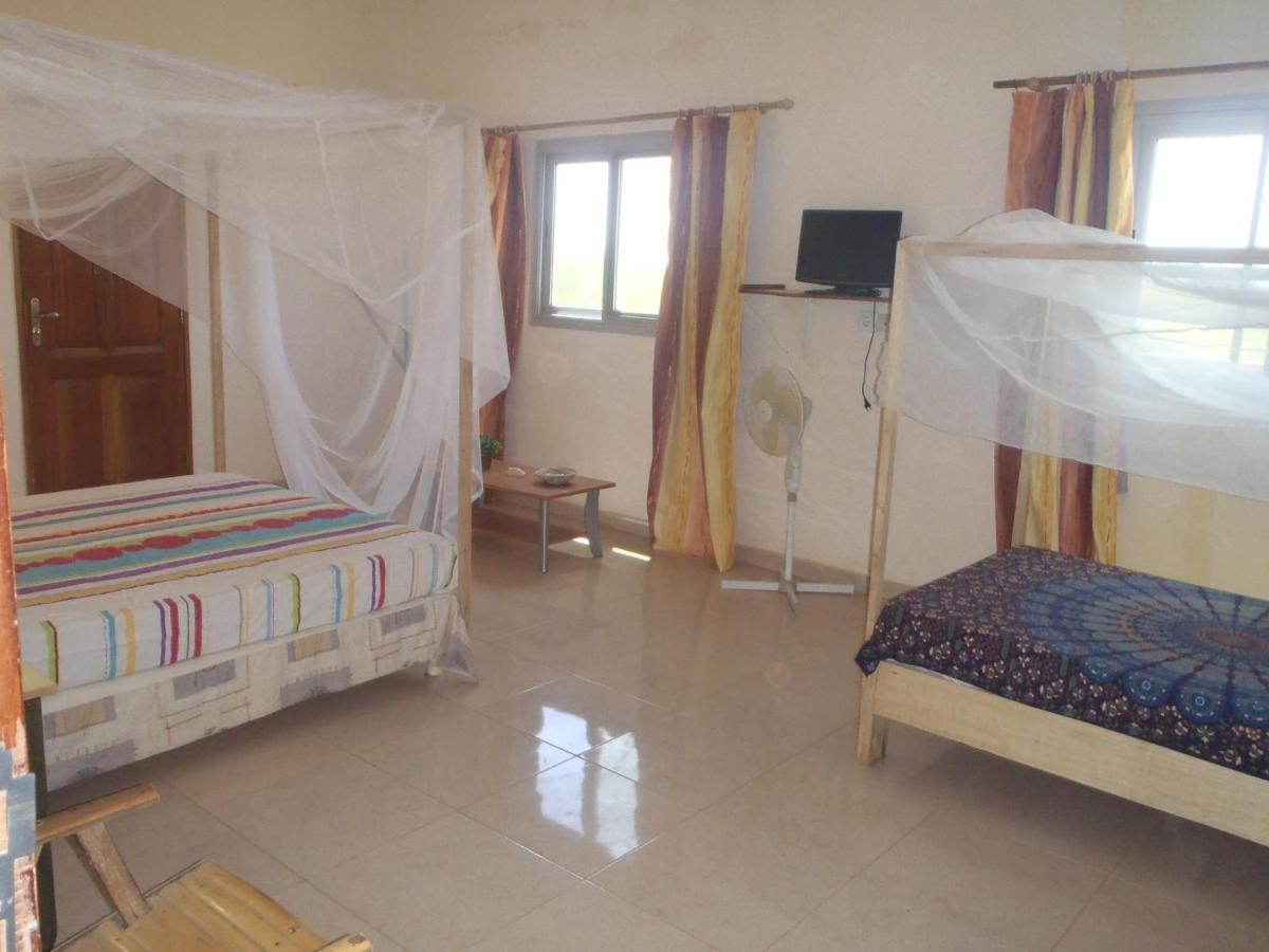 Chez Medzo Et Patou Hotell Popenguine Exteriör bild