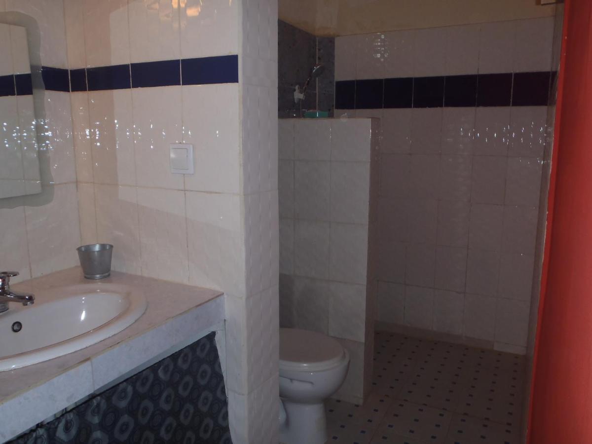 Chez Medzo Et Patou Hotell Popenguine Exteriör bild